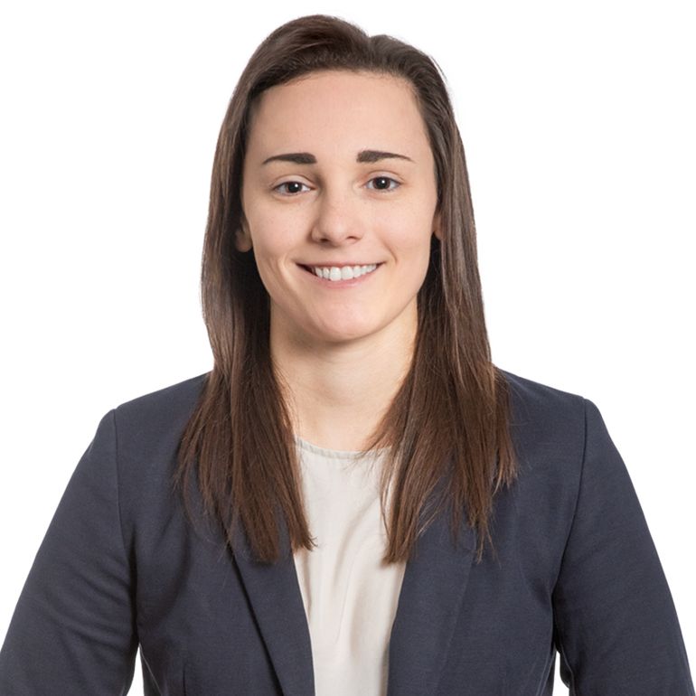 Taylor Iaculla, Associate at Seyfarth Shaw LLP seen in formal office outfit